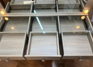 Tocador moderno con luces LED