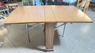 Mesa plegable de madera