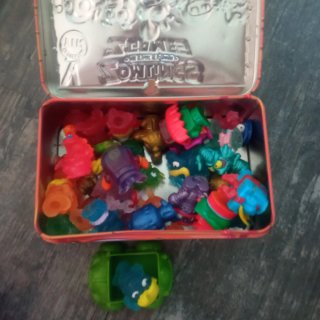 Super Zings Caja Metálica con Figuras
