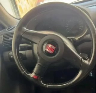 2 Logos Seat