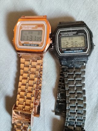 Relojes Estilo Casio Dorado y Plateado