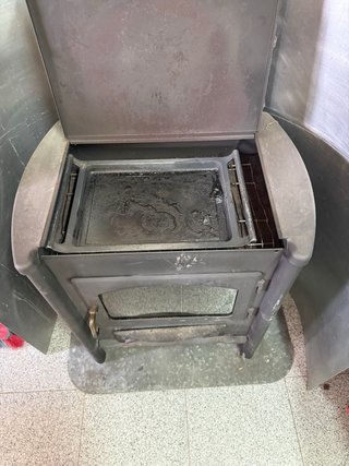 Estufa de leña con horno