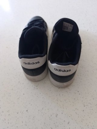 Scarpe Adidas nere e bianche bambino