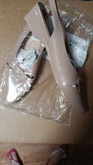 Zapatos beige con lazo