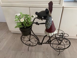 Adorno jardin perro bicicleta macetas metal