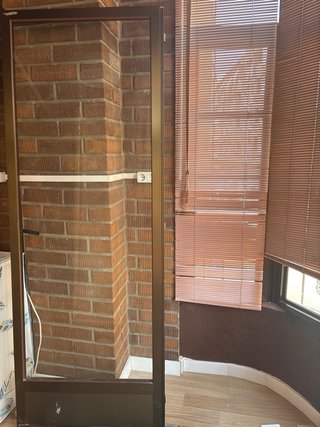 Puerta aluminio con cristal apertura izq.