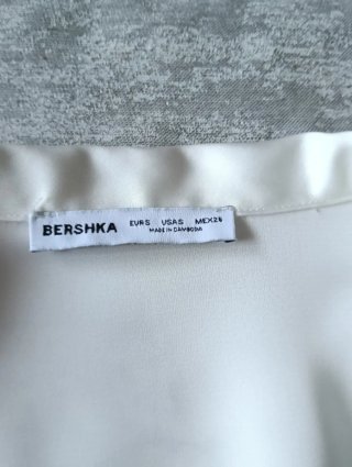 Camisa satén Bershka blanca mujer