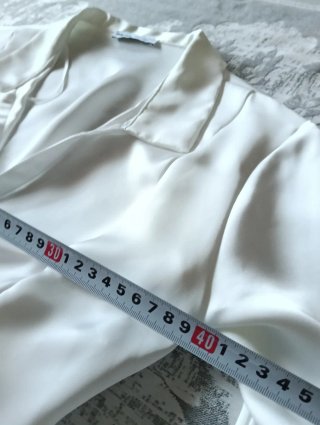 Camisa satén Bershka blanca mujer