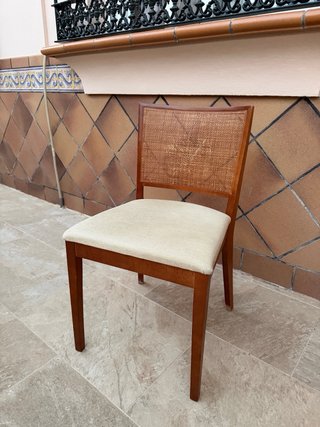 Silla de tela y mimbre