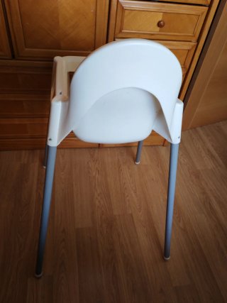 Trona Ikea con bandeja y cojín