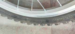 Bicicleta infantil negra con suspensión