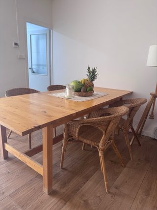 Mesa de pino robusta IKEA para reparar