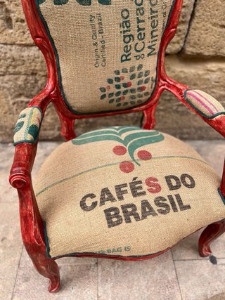 Butaca de autor única con estampado de café