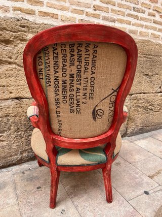 Butaca de autor única con estampado de café
