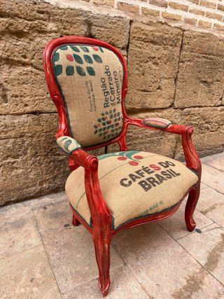 Butaca de autor única con estampado de café