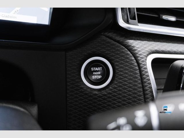 Land-Rover Range Rover Velar 2.0D D240 R-Dynamic 4WD Auto