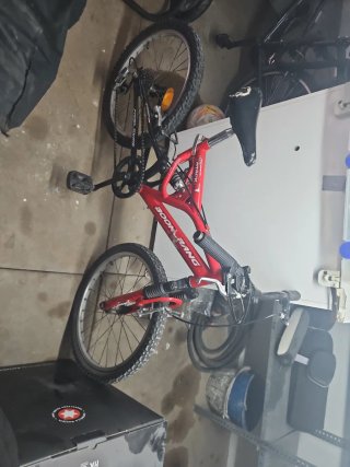 Bicicleta infantil roja