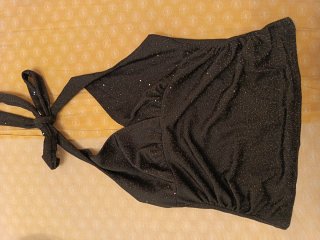 Top cuello halter brillante
