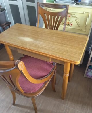 Mesa plegable con 2 sillas