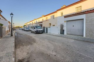 Casa adosada en venta en Umbrete