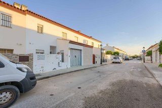 Casa adosada en venta en Umbrete