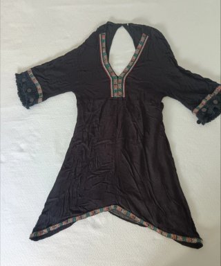 Vestido negro boho con bordados