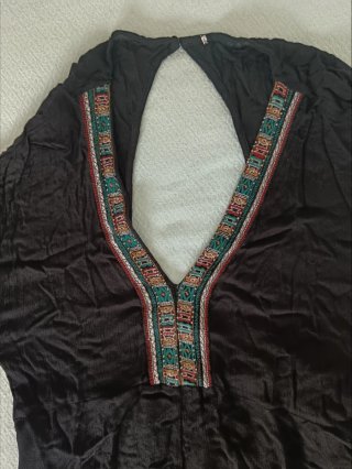 Vestido negro boho con bordados
