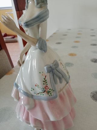 Figura decorativa de porcelana