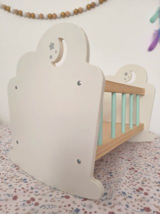 Cuna de madera para muñecas