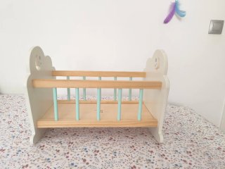 Cuna de madera para muñecas
