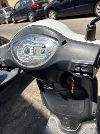 Moto Scooter SYM 125cc Blanca