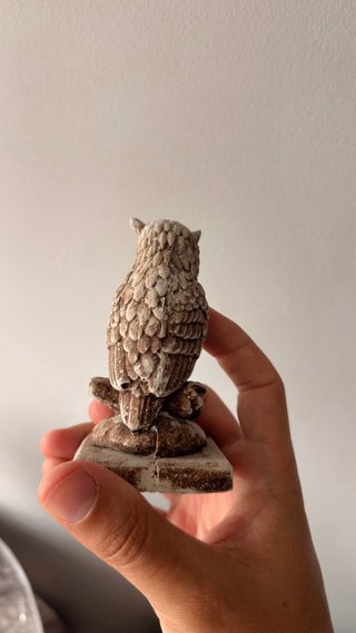 Figura de búho decorativa efecto piedra