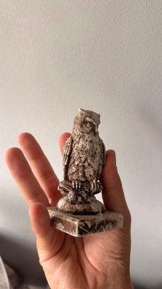 Figura de búho decorativa efecto piedra