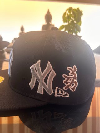 Gorra NY x Supreme Negra Cerrada