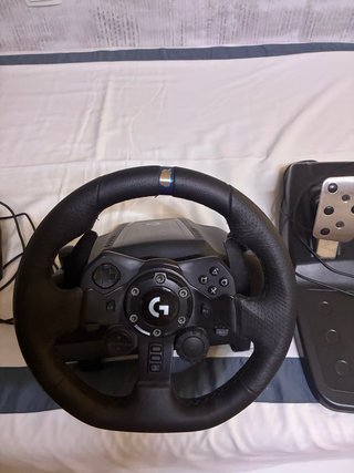 Volante Logitech G923 con Pedales