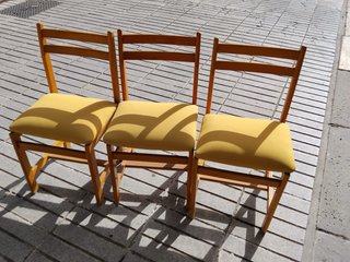 Juego de 3 Sillas de Madera con Asiento Amarillo