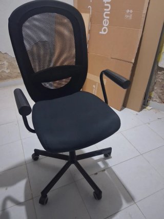 Silla de oficina ergonómica negra