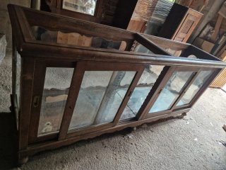 Conjunto de muebles antiguos de madera