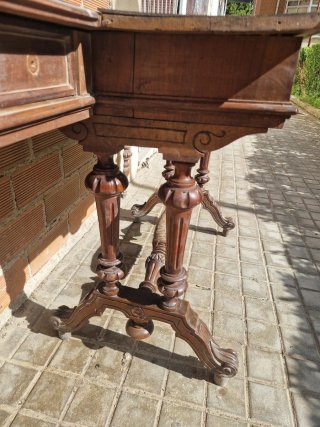 Conjunto de muebles antiguos de madera