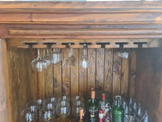 Mueble Bar Madera con Soporte Copas