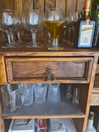 Mueble Bar Madera con Soporte Copas