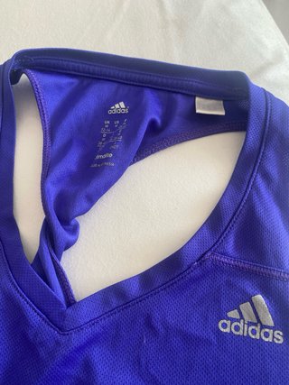 Camiseta deportiva Adidas morada