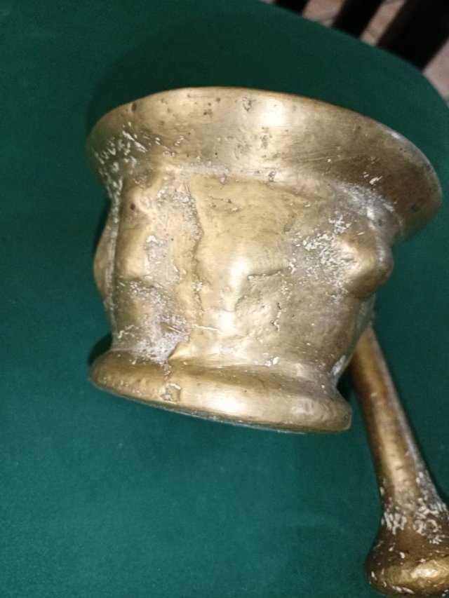 Antico mortaio e mano del XIX secolo