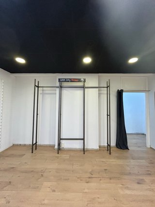 Mobiliario completo tienda de ropa – 19 cremallera