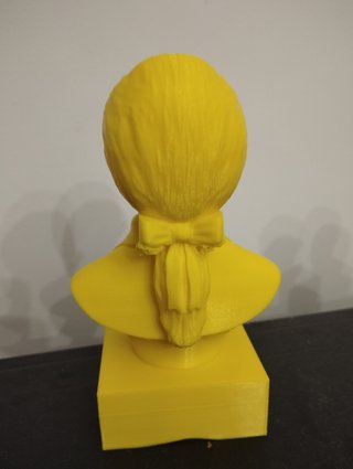 Busto de Mozart amarillo
