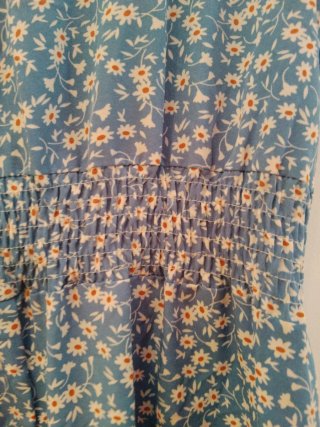 Vestido floral azul manga corta