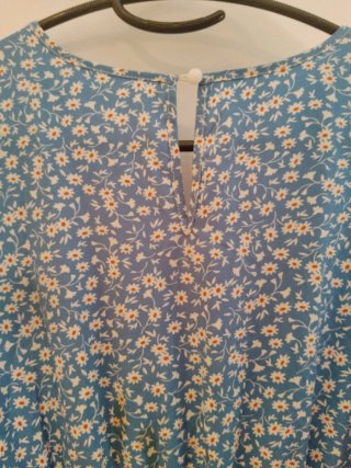 Vestido floral azul manga corta