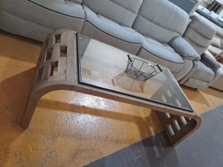 Mesa de centro de madera y cristal