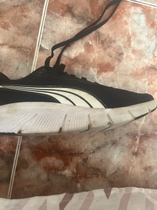 Deportivas Puma Negras y Blancas