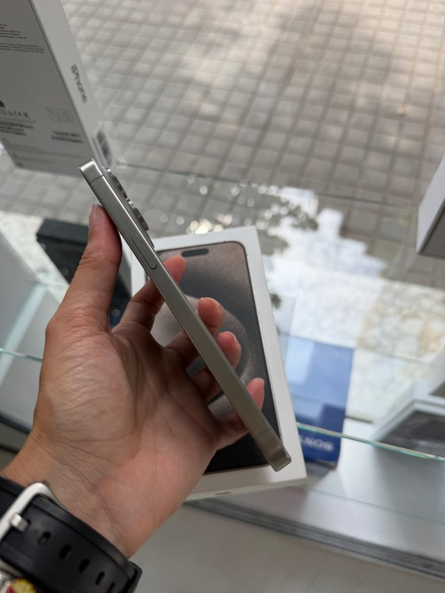 iPhone 15 Pro Max 512gb como novo